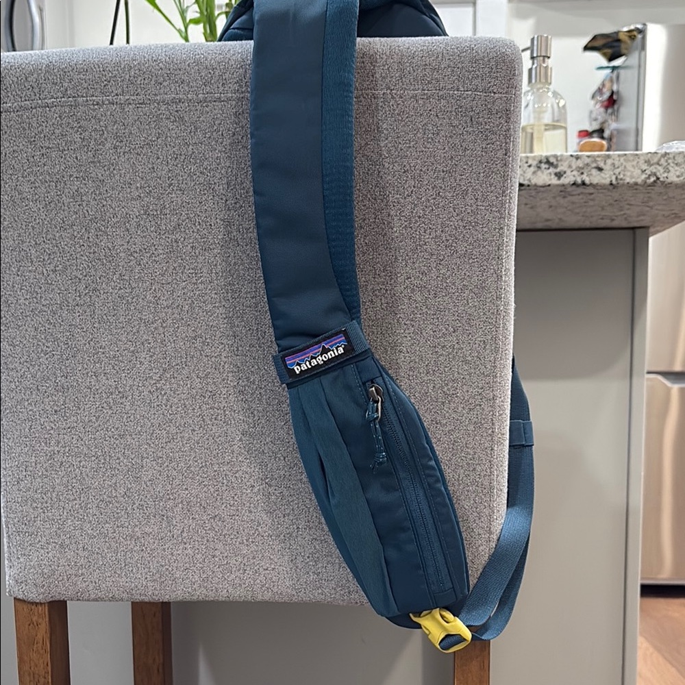 Patagonia Atom Sling 8L - Picture 2 of 3